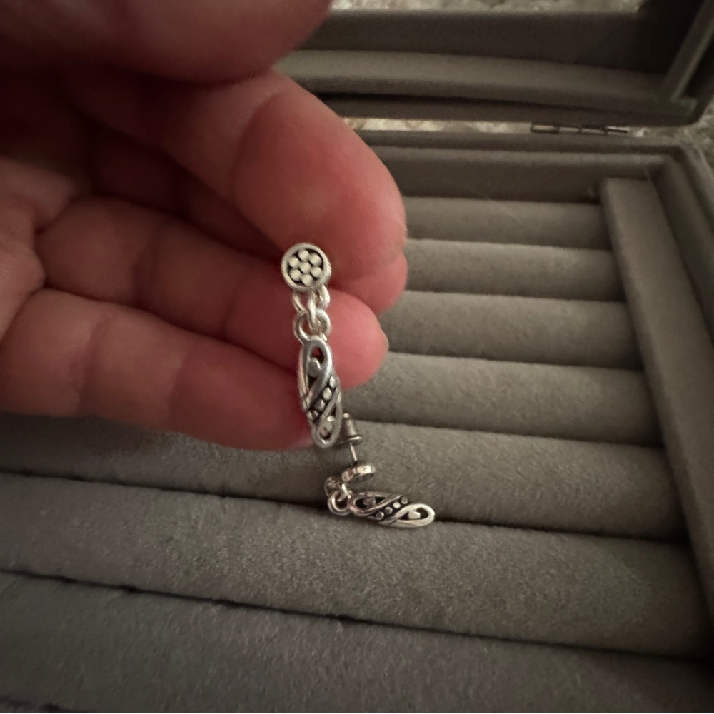 Silpada retired Silver Dangle Earrings - Picture 2 of 2